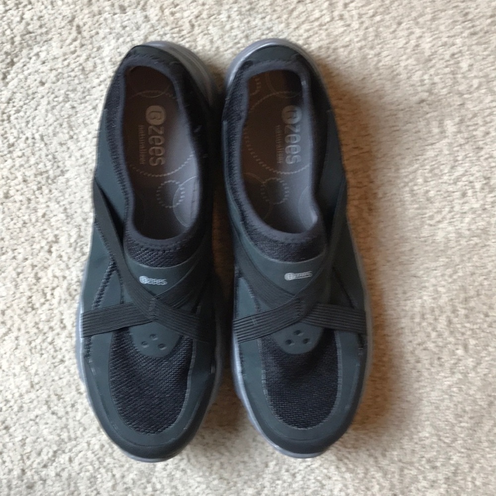 NWOT Naturalizer B Zees sneakers